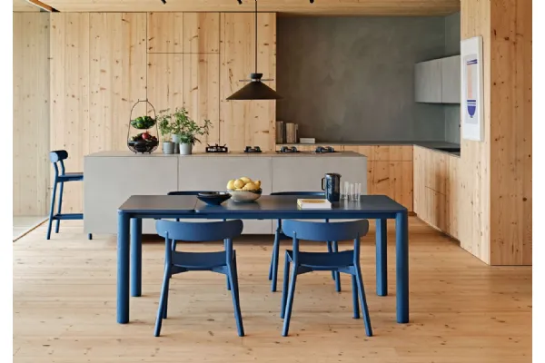 Tavolo con gambe in legno di frassino e top impiallacciato Woody Allungabile di Midj