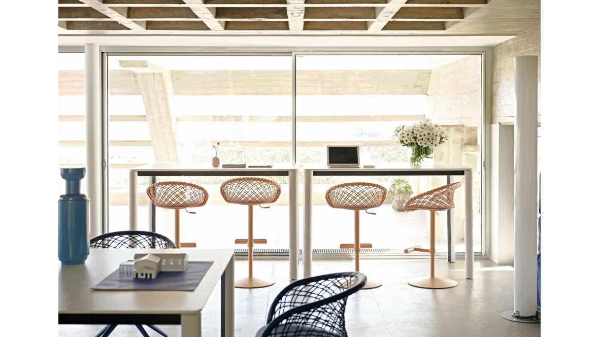 Tavolo in legno laccato Woody Alto di Midj
