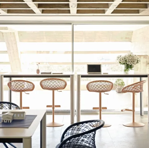 Tavolo in legno laccato Woody Alto di Midj