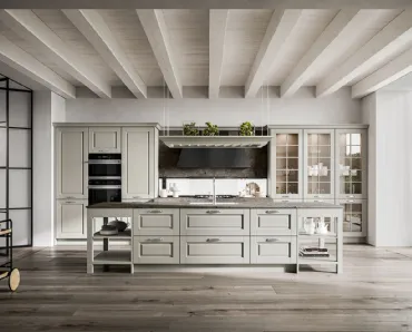 Cucina Classica con isola Asolo in legno di Frassino laccato Cuba a poro aperto e top in HPL di Arredo3