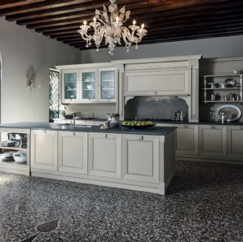 Cucina Classica angolare in laccato grigio perla con isola Etoile Graceful Joy di Cesar