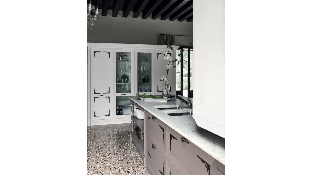 Cucina Classica con isola in laccato opaco con top in granito Etoile Splendour di Cesar