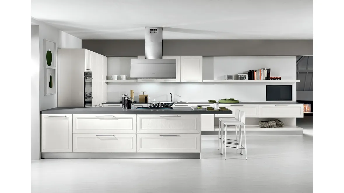 Cucina Classica Itaca angolare a ferro di cavallo in legno massello di Frassino laccato Bianco a poro aperto di Arredo3