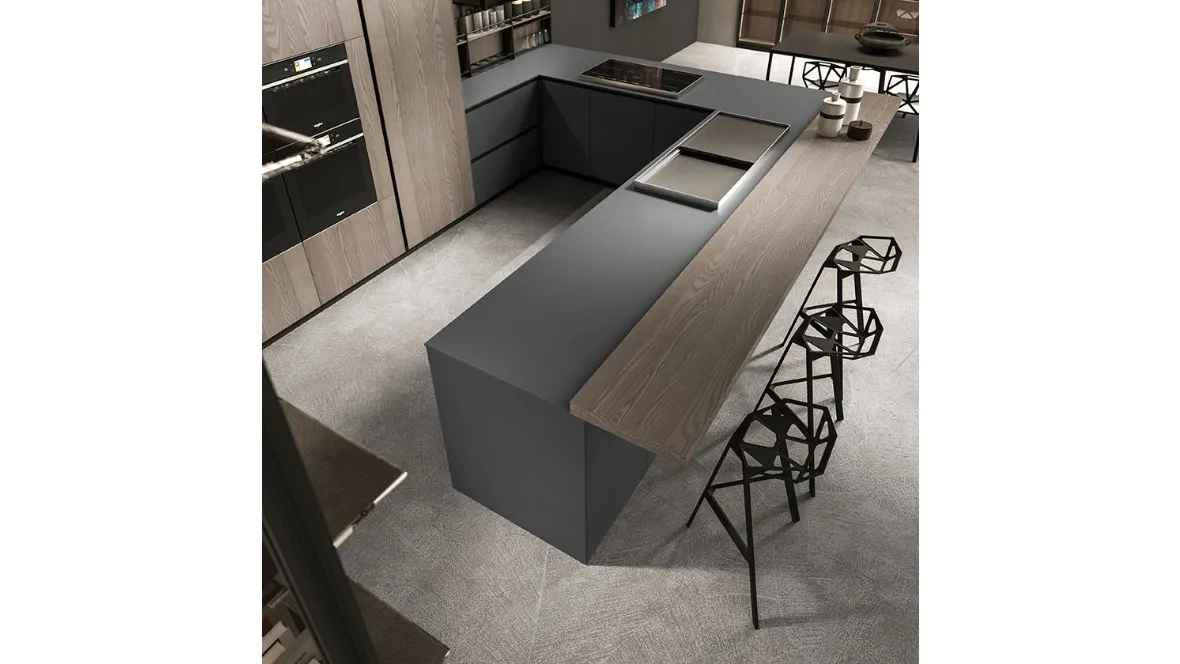 Cucina Design angolare in Fenix grigio con bancone e colonne in olmo Ak 04 06 di Arrital