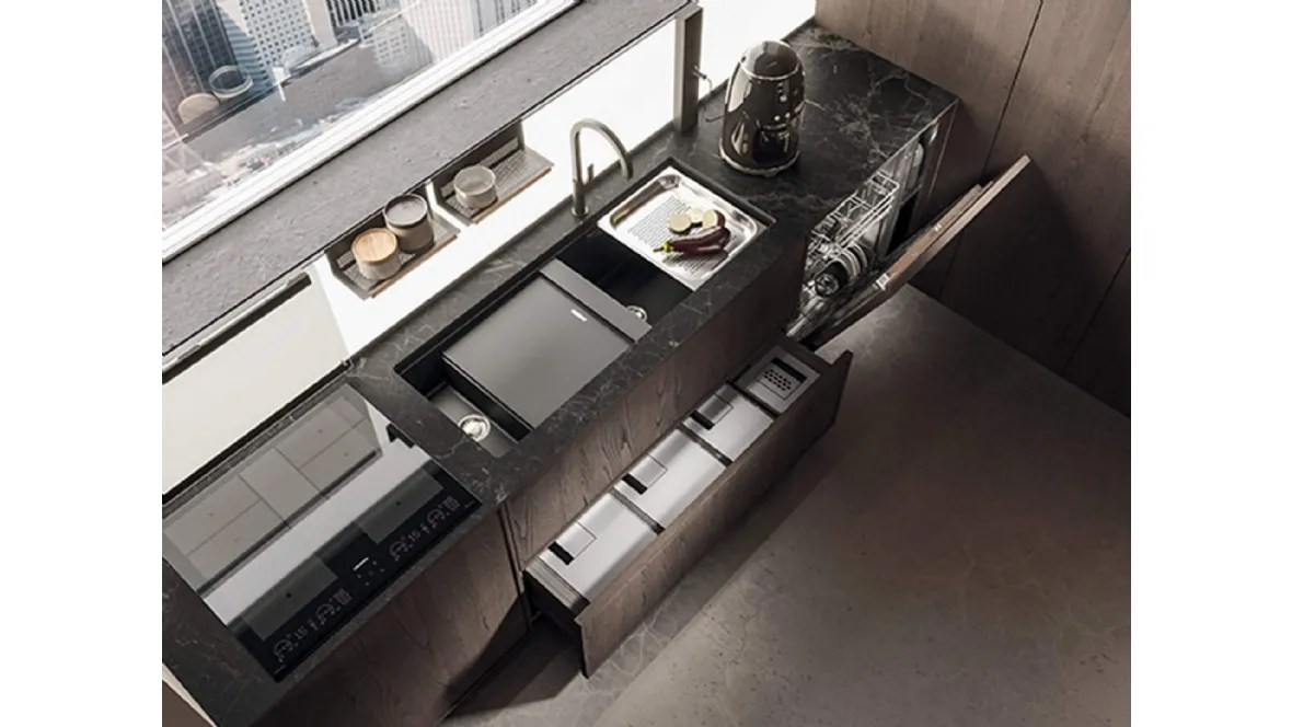 Cucina Design lineare in castagno spazzolato con top in marmo nero rigato Ak 07 03 di Arrital