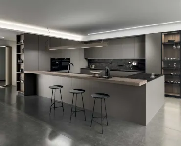 Cucina Design in melaminico termostrutturato sabbiato e top in laminato HPL Cesar brown stone con isola Ak Project 03 di Arrital
