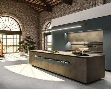 Cucina Design con isola Ak Project 03 finitura Skintech texture MAYA e laccato di Arrital