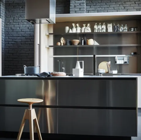 Cucina Design lineare Maxima 2-2 Open Technology in acciaio inox con top in acciaio laminato a caldo di Cesar