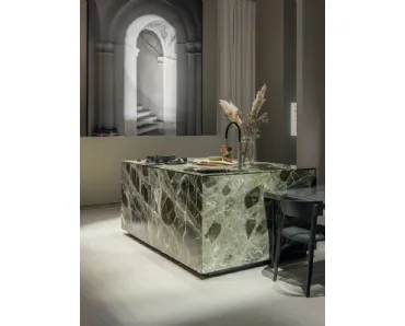 Cucina Design con isola N_Elle Island in marmo Breccia Imperiale di Cesar