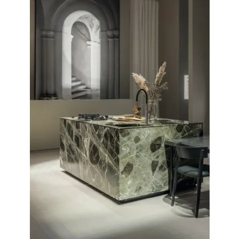 Cucina Design con isola N_Elle Island in marmo Breccia Imperiale di Cesar