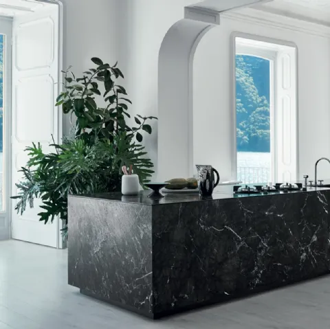 Cucina Design lineare N_Elle Unexpected contrast in marmo Grigio Carnico di Cesar