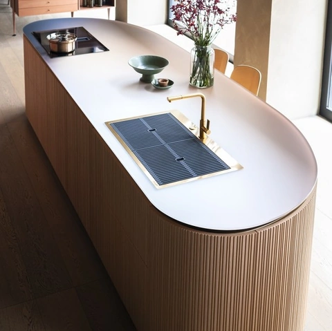 Cucina Design a isola Tangram Bending Brightness di Cesar