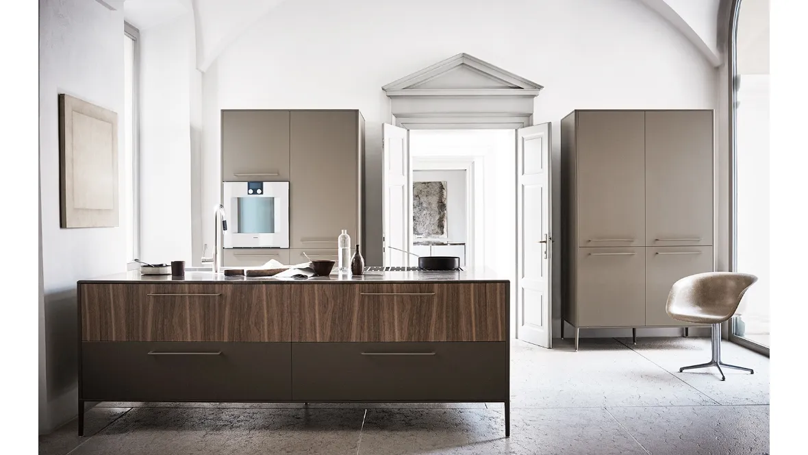 Cucina Design lineare Unit Everyday Museum in laccato seta e Noce Canaletto di Cesar