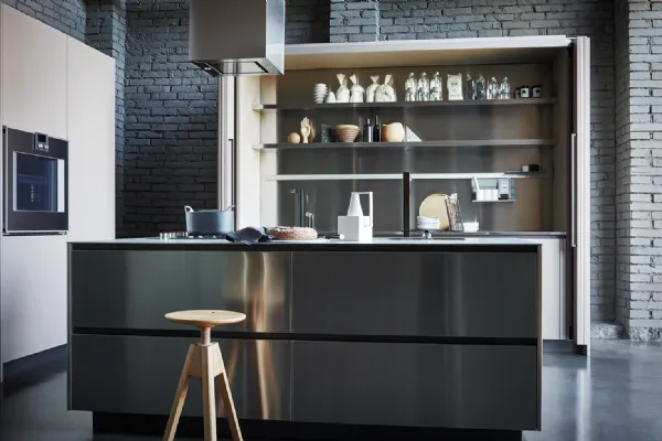 Cucina Moderna lineare Maxima Open Technology in acciaio inox con top in acciaio laminato a caldo di Cesar