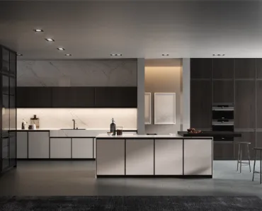 Cucina Moderna con isola in vetro opaco Bianco e Nebbia con top in Laminam Statuarietto Kronos di Arredo3