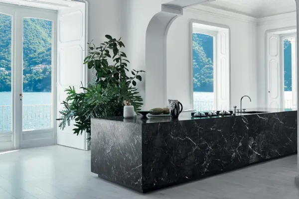 Cucina Moderna lineare N_Elle Unexpected contrast in marmo Grigio Carnico di Cesar