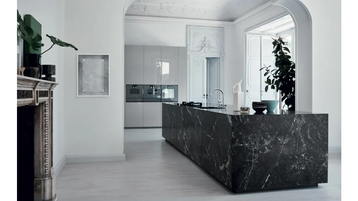 Cucina Moderna lineare N_Elle Unexpected contrast in marmo Grigio Carnico di Cesar