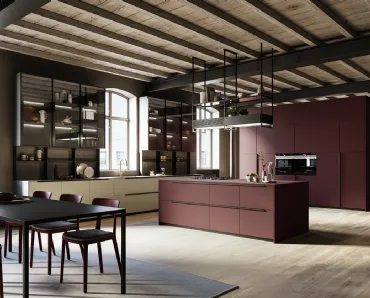 Cucina Moderna con isola Tratto 10 in Pet riciclato e piano in laminato speciale Fenix rosso Jaipur di Arredo3