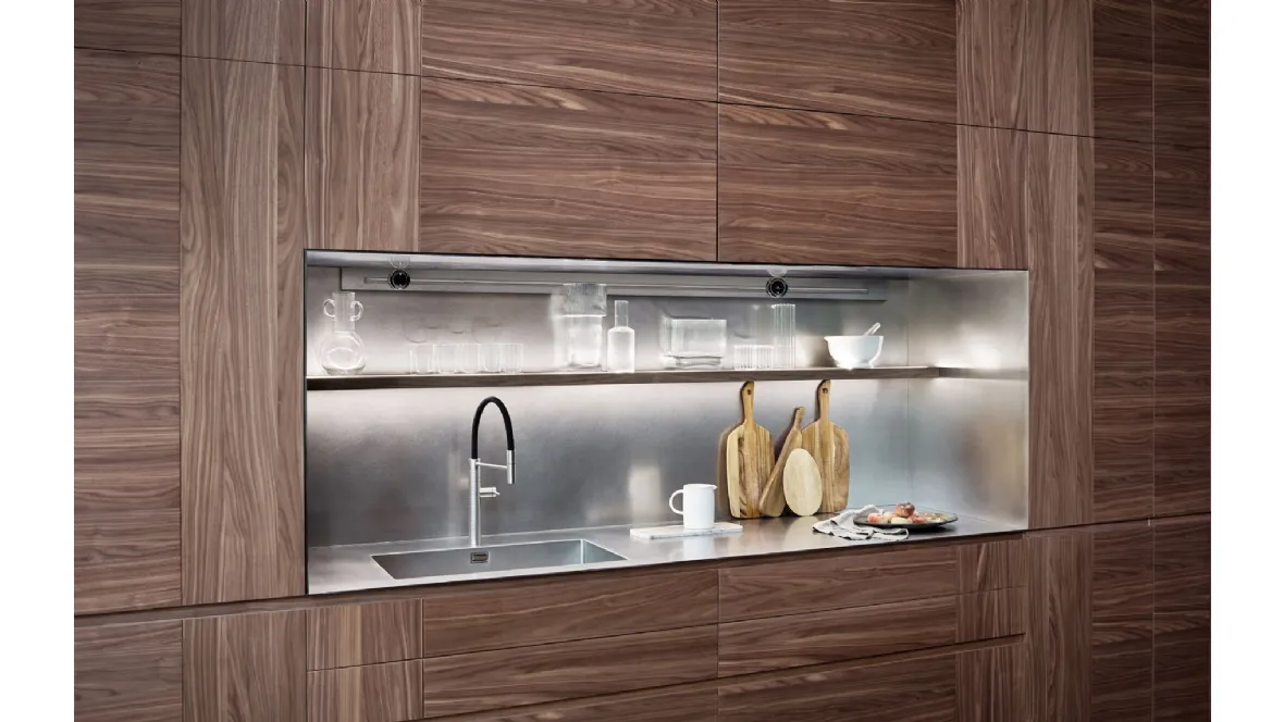 Cucina su misura lineare Intarsio Time Bridge in Noce Desaturato con nicchia in acciaio inox matt di Cesar