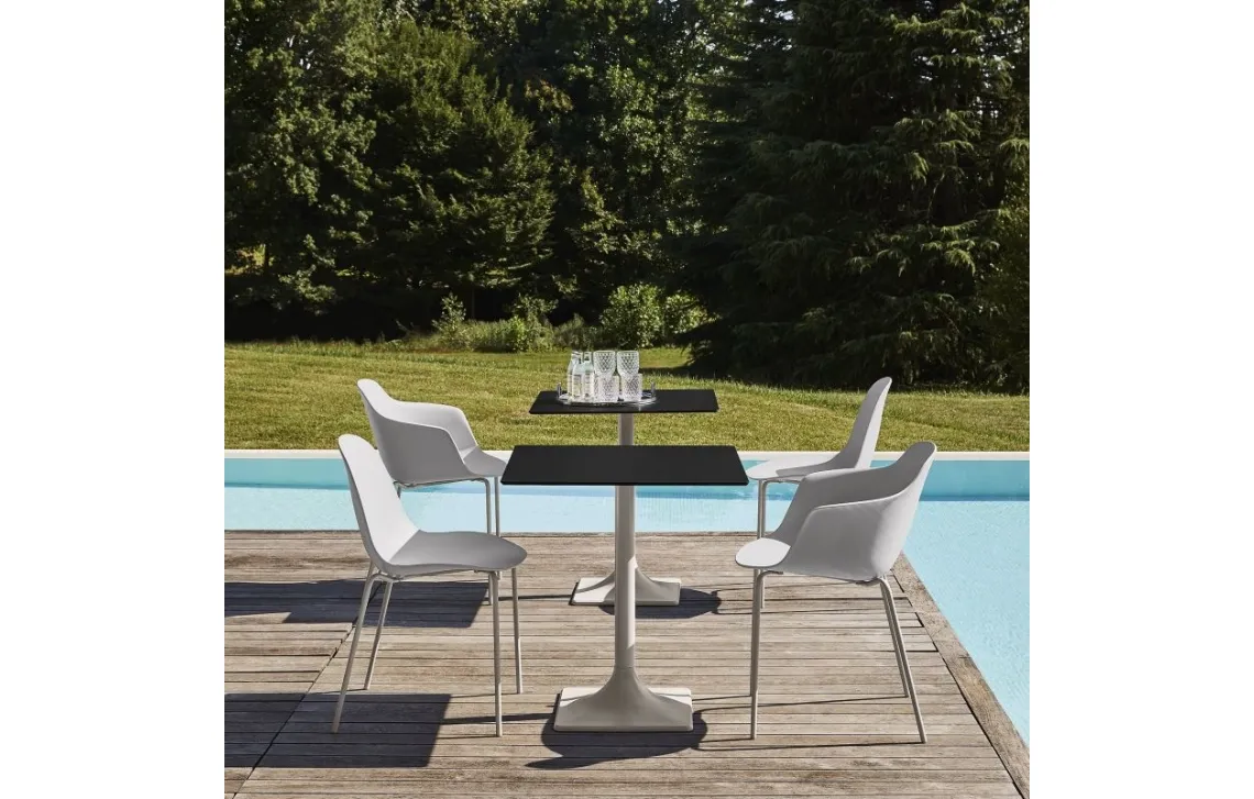 Tavolino con base in acciaio laccato Alis Outdoor di Bontempi