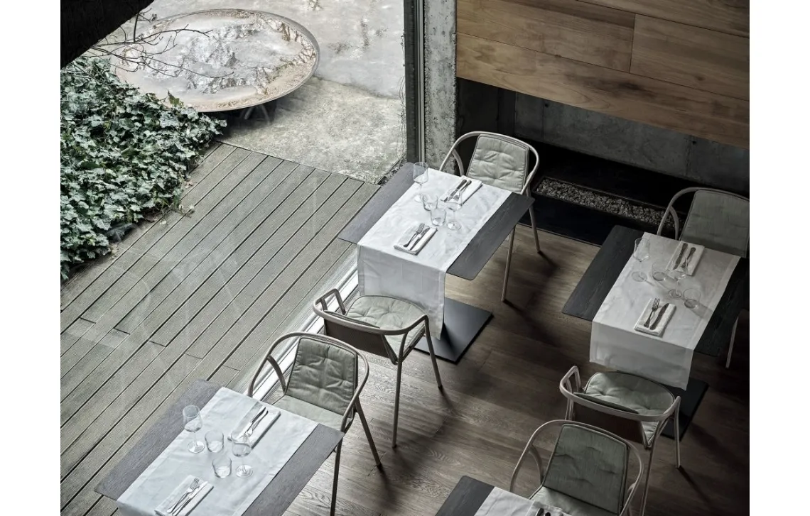 Tavolo con base in acciaio laccato Alter basso Outdoor di Bontempi